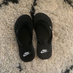 nike flip flops
